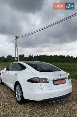 Лифтбек Tesla Model S 2015 в 
