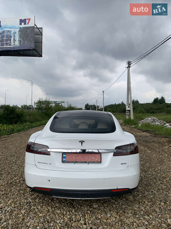 Лифтбек Tesla Model S 2015 в Львове