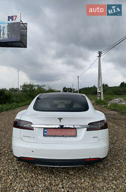 Лифтбек Tesla Model S 2015 в 