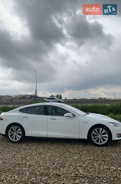Лифтбек Tesla Model S 2015 в 