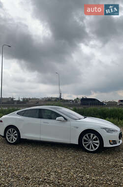 Лифтбек Tesla Model S 2015 в 