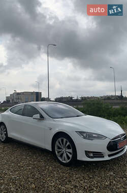 Лифтбек Tesla Model S 2015 в 