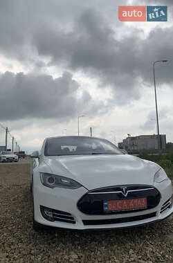 Лифтбек Tesla Model S 2015 в 