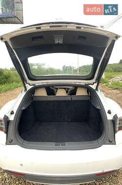 Лифтбек Tesla Model S 2015 в 
