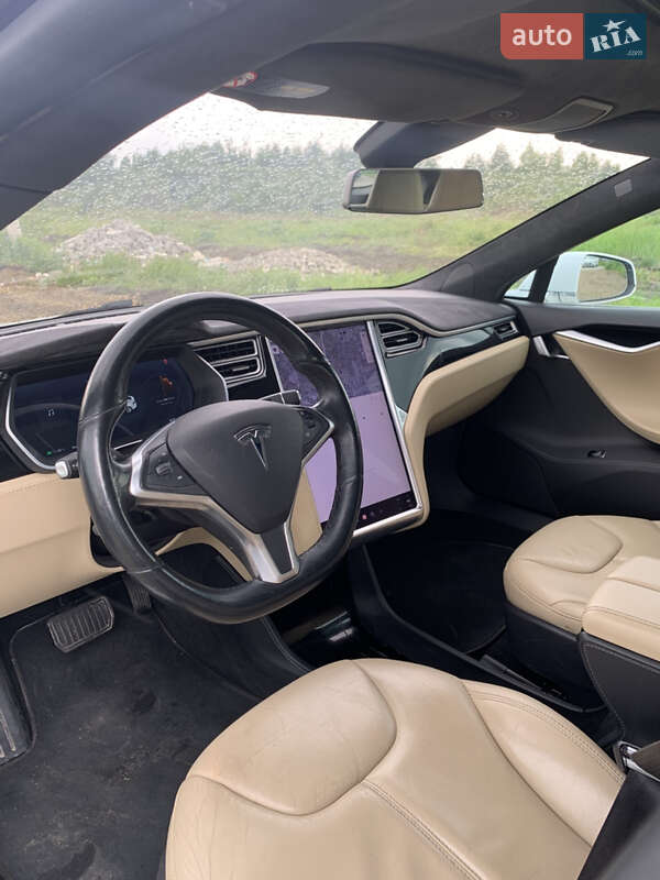Лифтбек Tesla Model S 2015 в Львове
