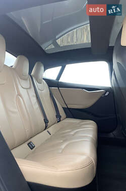 Лифтбек Tesla Model S 2015 в 