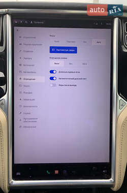 Лифтбек Tesla Model S 2015 в 