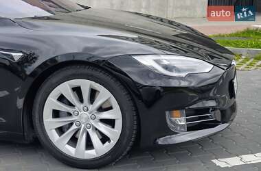 Лифтбек Tesla Model S 2017 в 