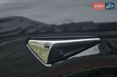 Лифтбек Tesla Model S 2017 в 