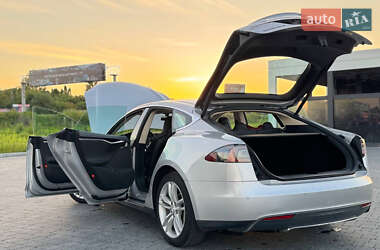 Лифтбек Tesla Model S 2014 в 