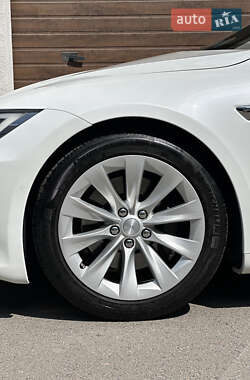 Лифтбек Tesla Model S 2016 в 