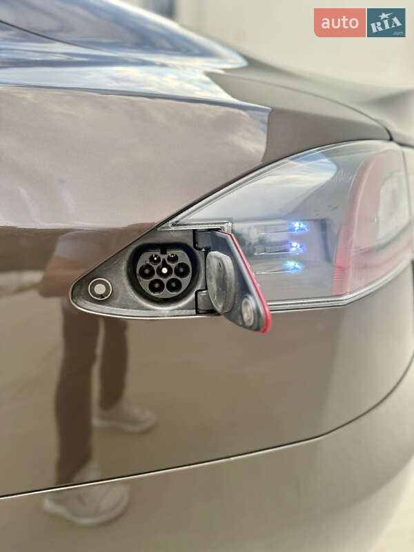 Лифтбек Tesla Model S 2014 в Луцке