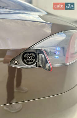 Лифтбек Tesla Model S 2014 в 