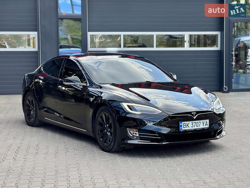 Лифтбек Tesla Model S 2018 в 