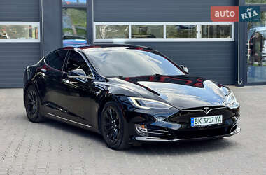 Лифтбек Tesla Model S 2018 в 