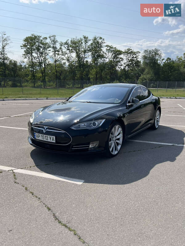 Tesla Model S 2015