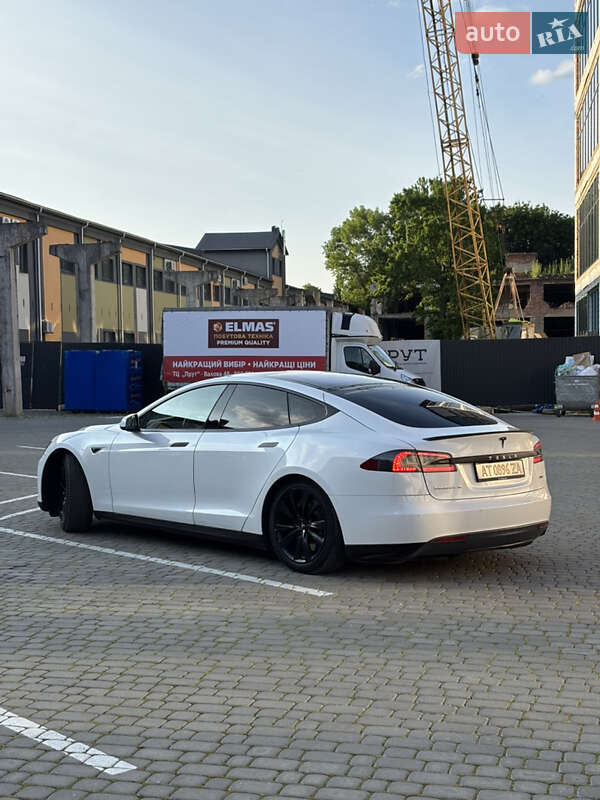 Лифтбек Tesla Model S 2013 в Коломые