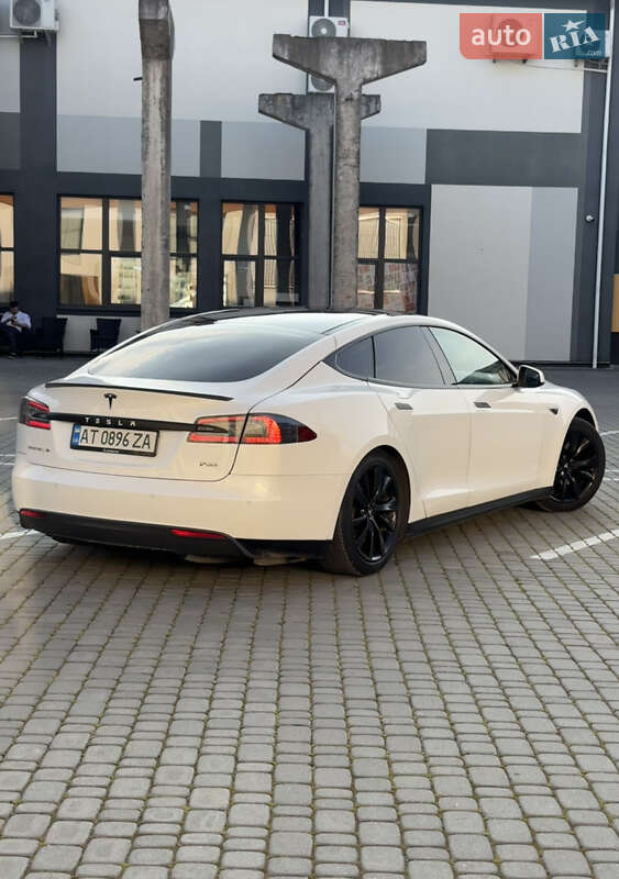 Лифтбек Tesla Model S 2013 в Коломые