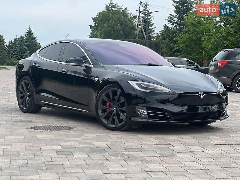 Лифтбек Tesla Model S 2019 в Ивано-Франковске