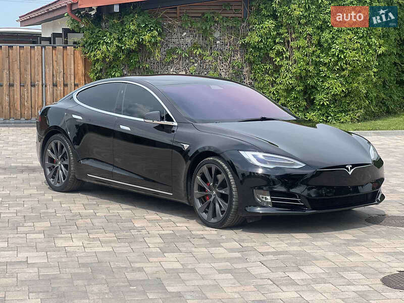 Лифтбек Tesla Model S 2019 в Ивано-Франковске