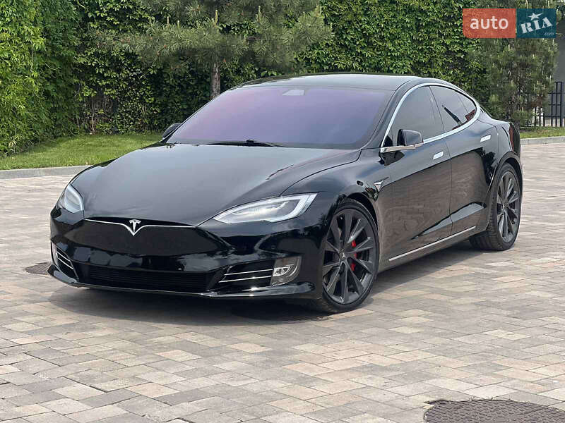 Лифтбек Tesla Model S 2019 в Ивано-Франковске