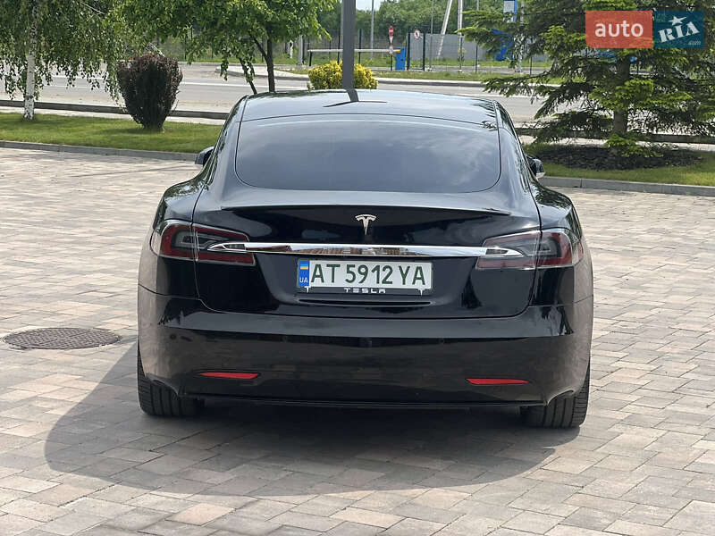 Лифтбек Tesla Model S 2019 в Ивано-Франковске