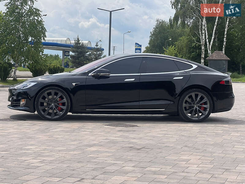 Лифтбек Tesla Model S 2019 в Ивано-Франковске
