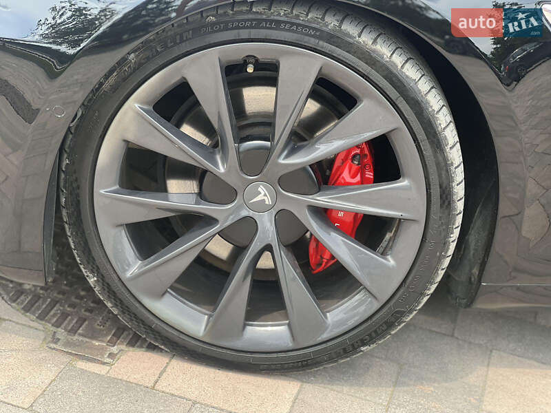 Лифтбек Tesla Model S 2019 в Ивано-Франковске