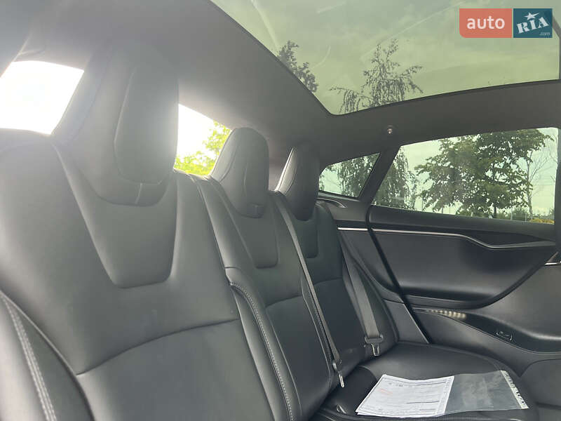 Лифтбек Tesla Model S 2019 в Ивано-Франковске