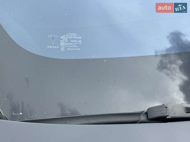 Лифтбек Tesla Model S 2019 в Ивано-Франковске