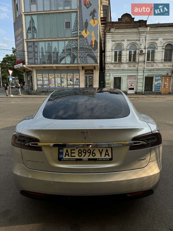 Лифтбек Tesla Model S 2017 в Киеве фото 6 Лифтбек Tesla Model S 2017 в Киеве