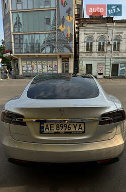 Лифтбек Tesla Model S 2017 в 