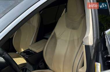 Лифтбек Tesla Model S 2013 в 