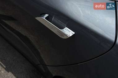 Лифтбек Tesla Model S 2013 в 