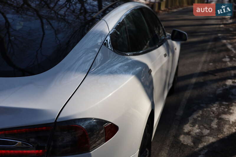 Ліфтбек Tesla Model S 2016 в Луцьку