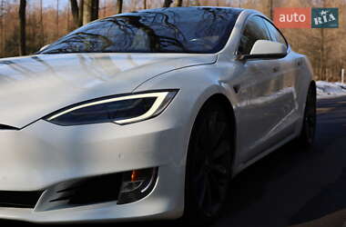Лифтбек Tesla Model S 2016 в Луцке