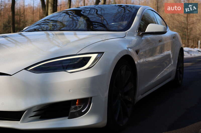 Ліфтбек Tesla Model S 2016 в Луцьку