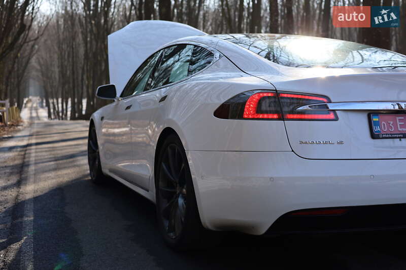 Ліфтбек Tesla Model S 2016 в Луцьку