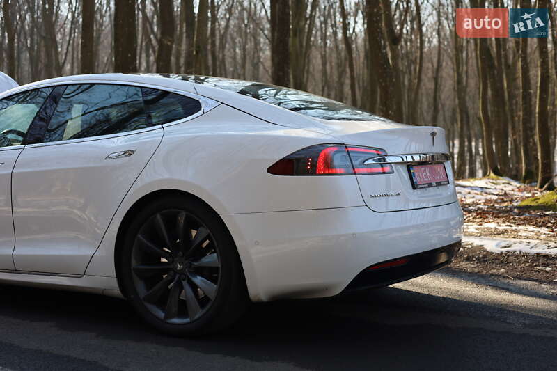 Ліфтбек Tesla Model S 2016 в Луцьку