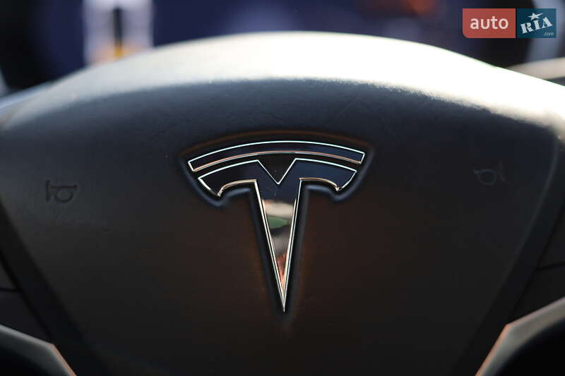 Ліфтбек Tesla Model S 2016 в Луцьку