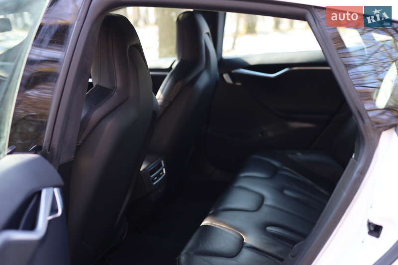 Ліфтбек Tesla Model S 2016 в Луцьку