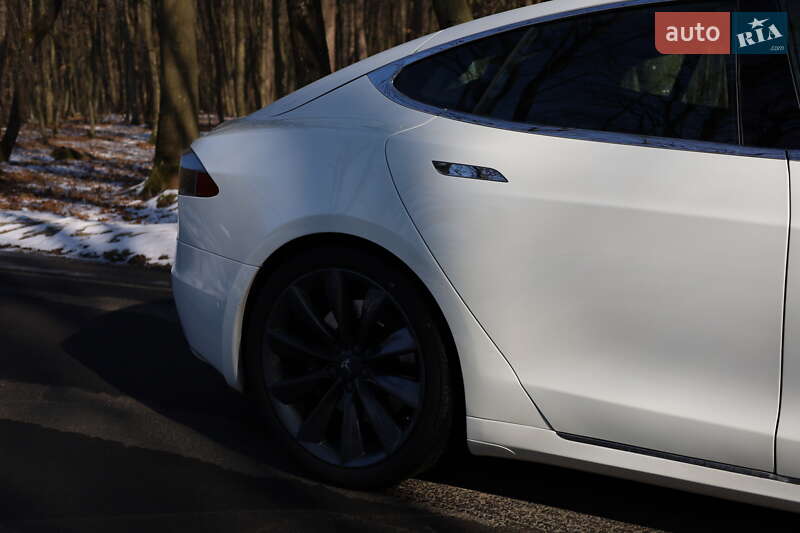 Ліфтбек Tesla Model S 2016 в Луцьку