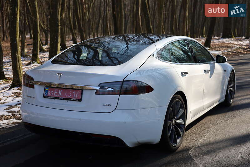 Ліфтбек Tesla Model S 2016 в Луцьку