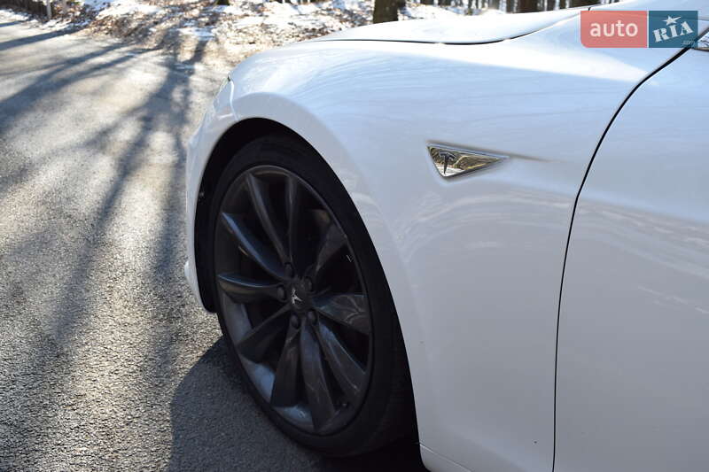 Ліфтбек Tesla Model S 2016 в Луцьку