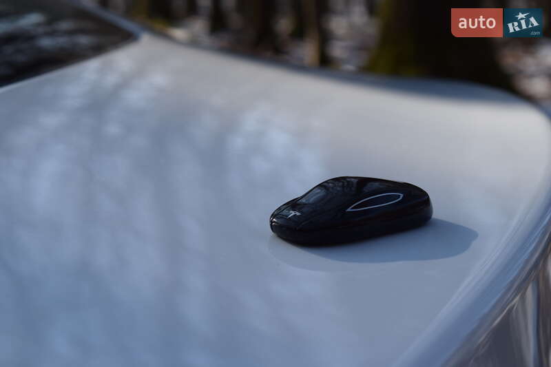 Ліфтбек Tesla Model S 2016 в Луцьку