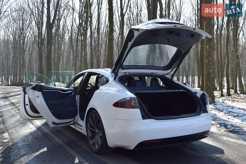 Ліфтбек Tesla Model S 2016 в Луцьку
