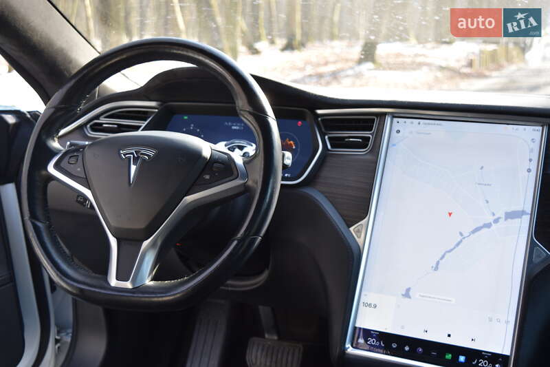 Ліфтбек Tesla Model S 2016 в Луцьку