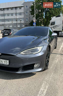 Лифтбек Tesla Model S 2019 в 