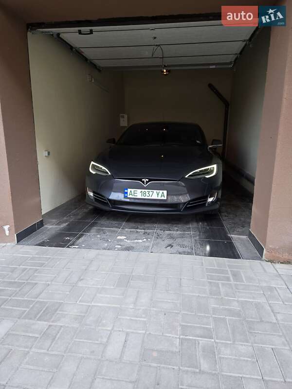 Лифтбек Tesla Model S 2019 в Днепре