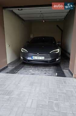 Лифтбек Tesla Model S 2019 в 